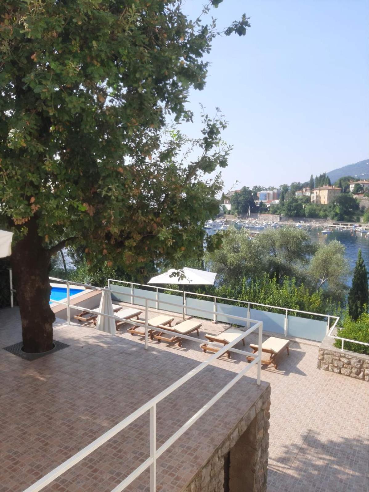 Apartmani Kadmen Ика Экстерьер фото